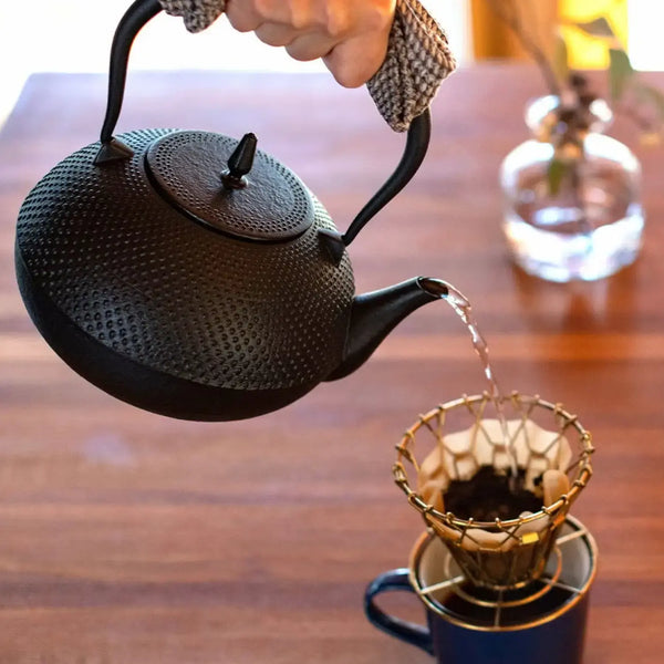 Handmade-Nambu-Cast-Iron-Japanese-Kettle-Hailstone-Pattern-1-2L-2-2026-03-19T01:43:12.844Z.webp