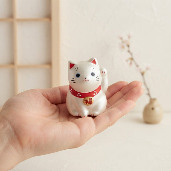 수제 일본 마네키네코 행운의 고양이 작은 세라믹 조각상 실버 5.5cm