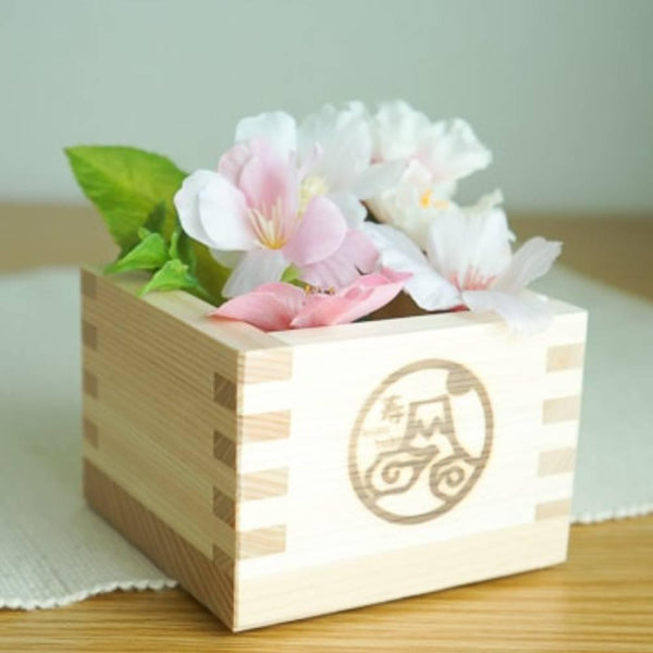 편백나무로 만든 사케잔 후지산 디자인